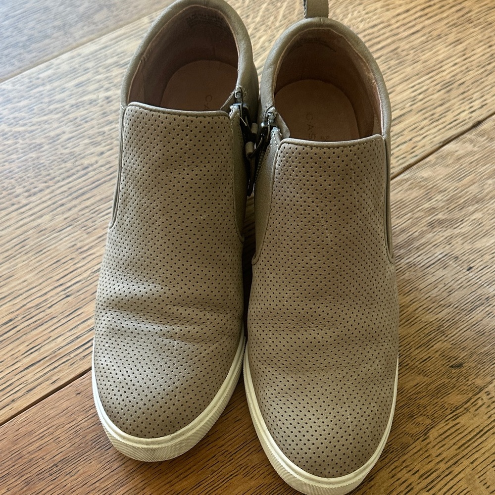 Caslon Women’s Tan Sneaker Style Bootie size 7.5